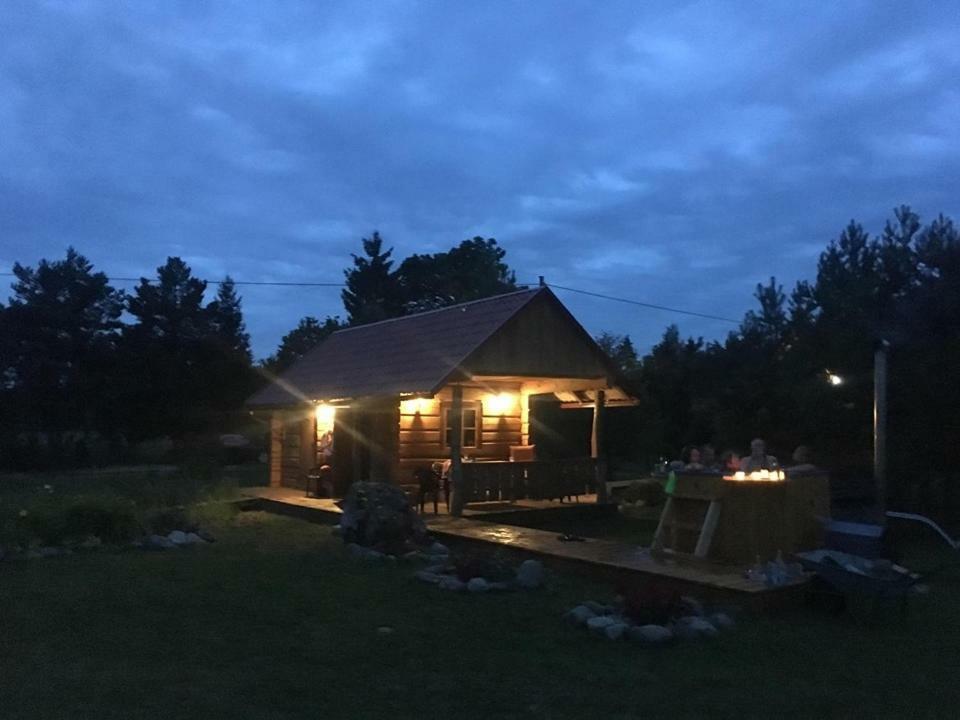 Maenniste Holiday Home Hiievalja Ngoại thất bức ảnh